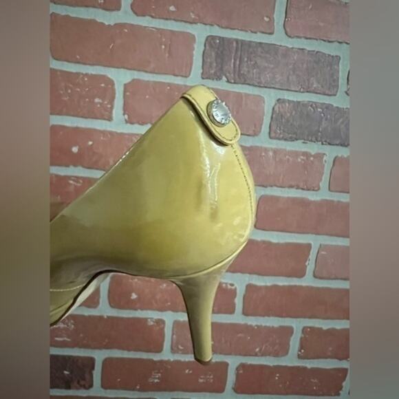 Michael Kors | Beige Stilettos - Picture 7 of 8